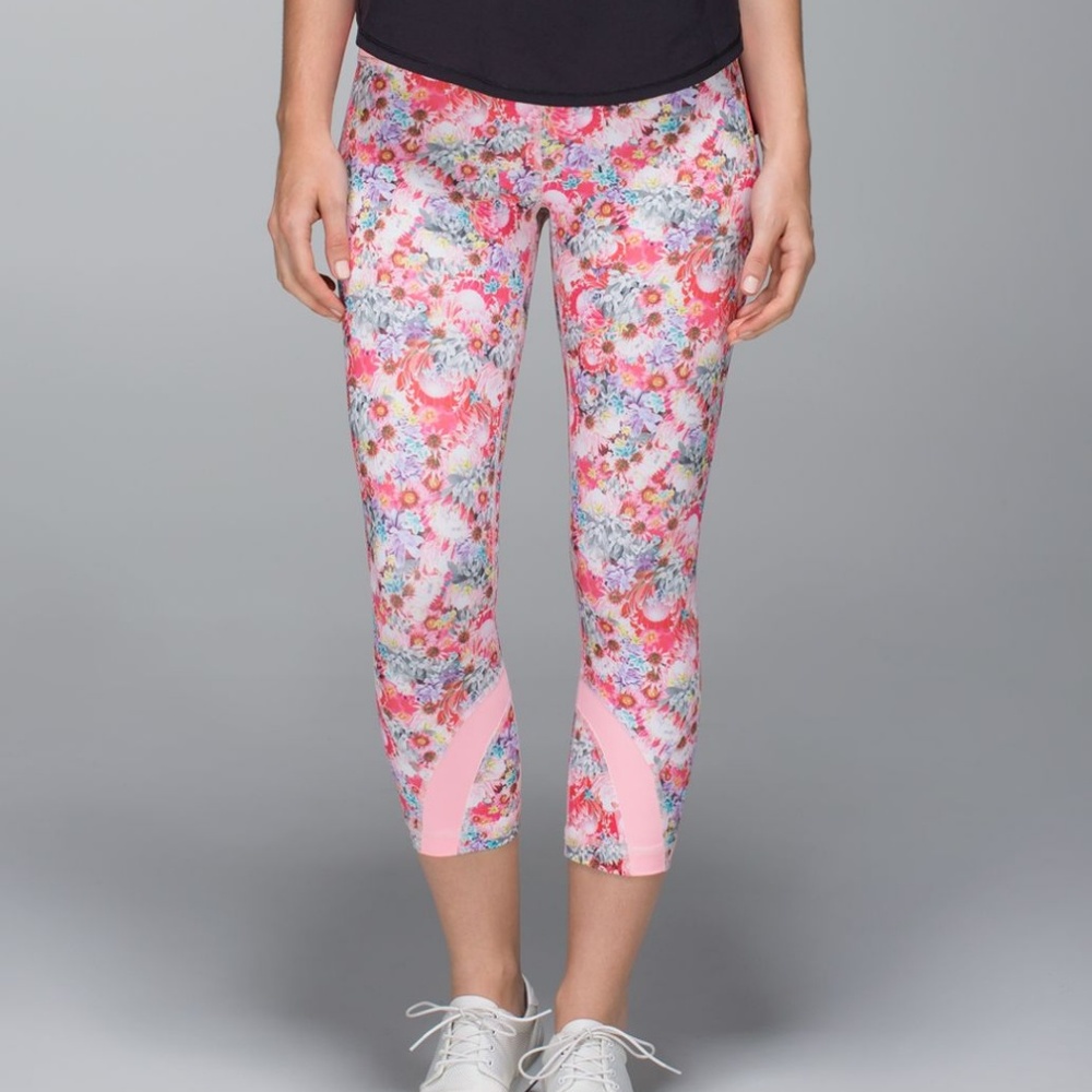 Lulu lemon run inspire crop II EUC